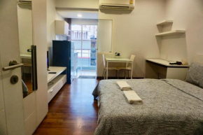 Sathon 15 apartment close to BTS Skytrain St Louis & Surasak